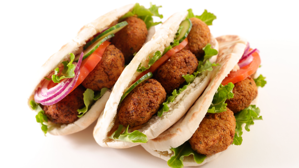 classic-falafel-sandwich-homemade-cooking